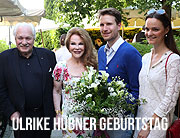 Nur im engsten Kreise: Ulrike Hübner feierte Geburtstag im Bogenhauser Hof (©Foto: Martin Schmitz)